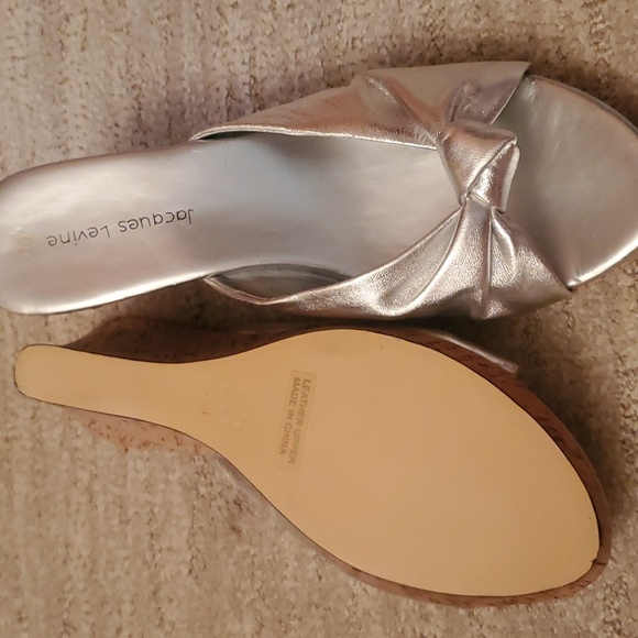Silver Wedge Sandals NIB Size 10 M - Picture 2 of 4